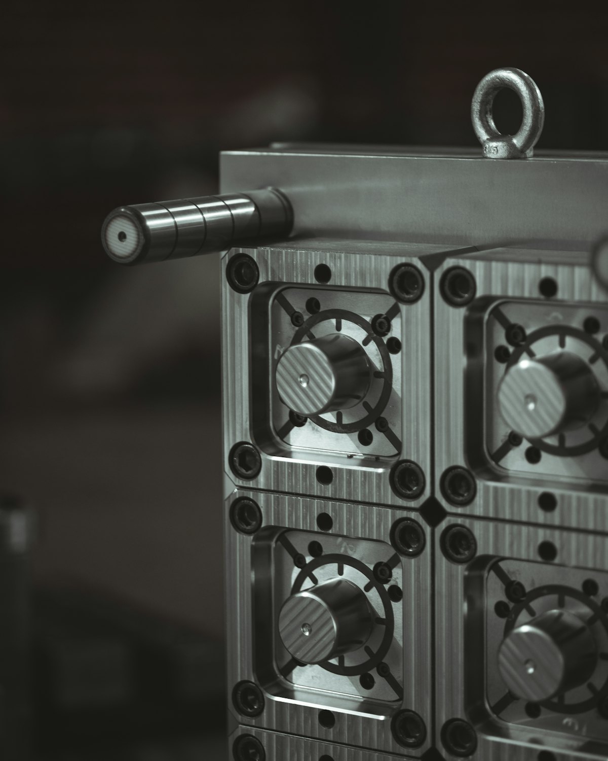 Multi-cavity injection mould